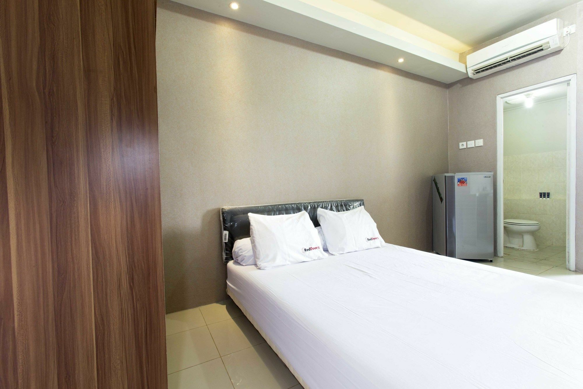 Reddoorz Apartment @ Pegangsaan Kelapa Gading Jakarta Kültér fotó